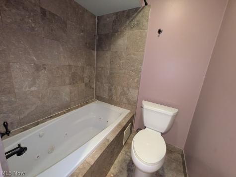 25 Trenton Square Euclid OH 44143