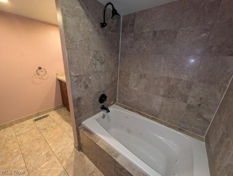 25 Trenton Square Euclid OH 44143
