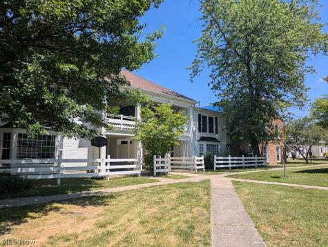 25 Trenton Square Euclid OH 44143