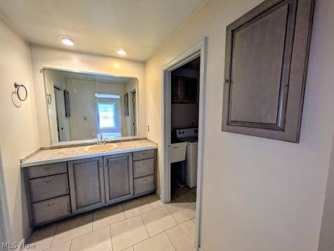 25 Trenton Square Euclid OH 44143