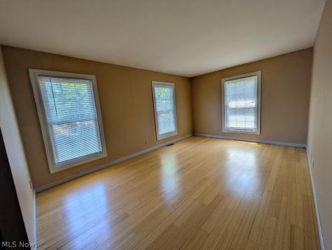 25 Trenton Square Euclid OH 44143