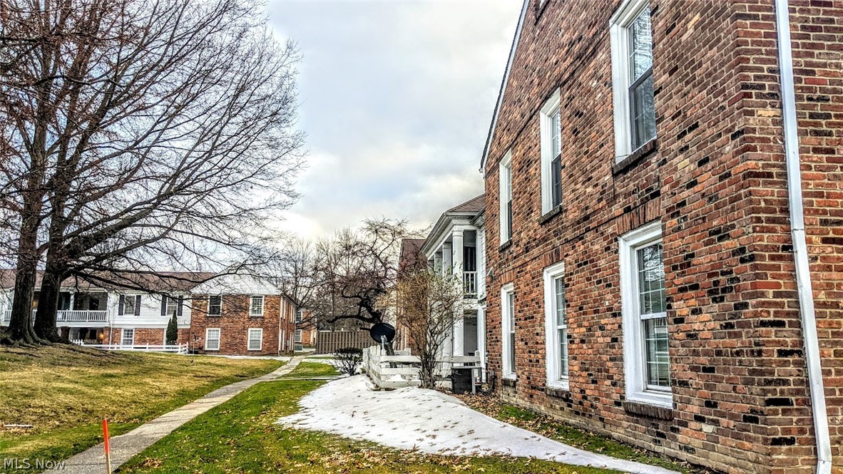 25 Trenton Square Euclid OH 44143