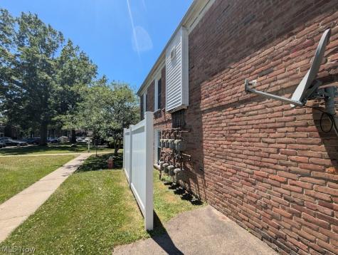 25 Trenton Square Euclid OH 44143