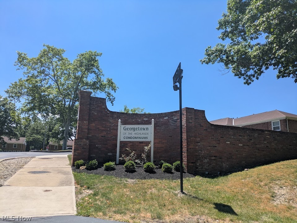 25 Trenton Square Euclid OH 44143