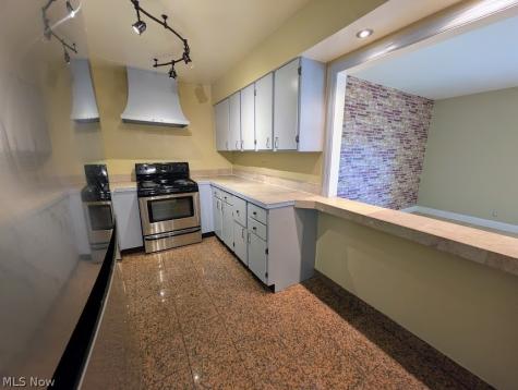 25 Trenton Square Euclid OH 44143