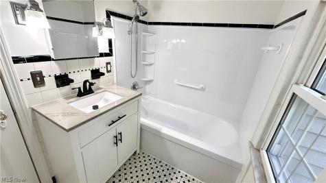 1271 Hereford Road Cleveland Heights OH 44118