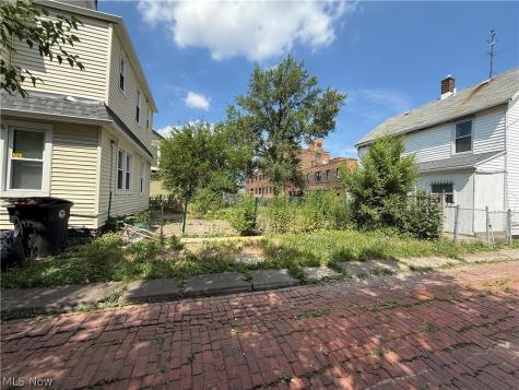 2602 Vega Avenue Cleveland OH 44113