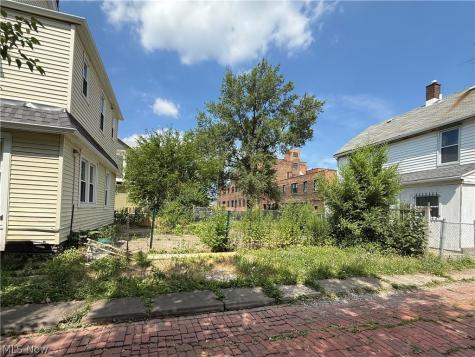 2602 Vega Avenue Cleveland OH 44113