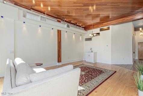 408 W Saint Clair Avenue Cleveland OH 44113