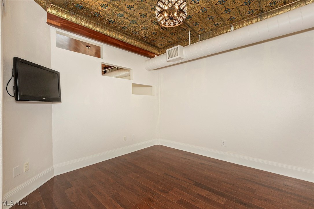 408 W Saint Clair Avenue Cleveland OH 44113