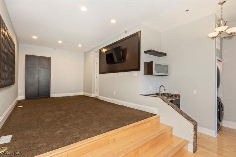 408 W Saint Clair Avenue Cleveland OH 44113