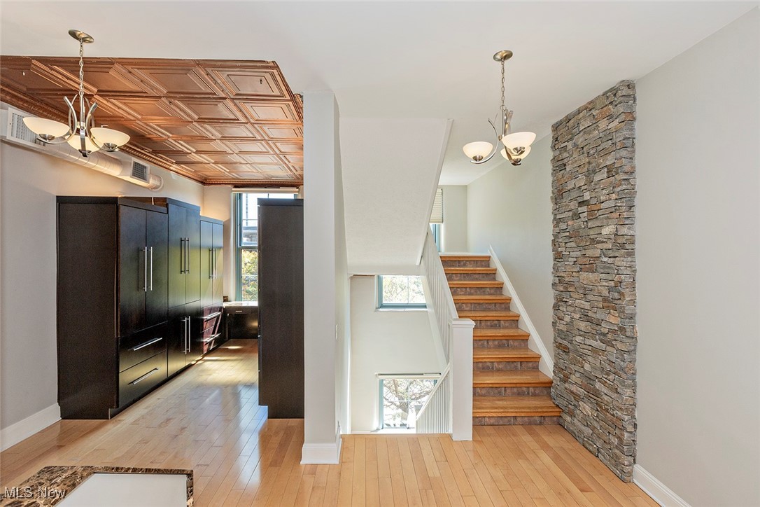 408 W Saint Clair Avenue Cleveland OH 44113