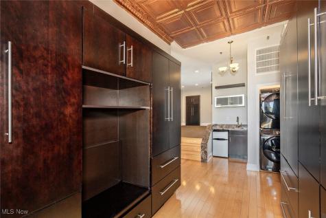 408 W Saint Clair Avenue Cleveland OH 44113