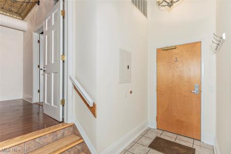 408 W Saint Clair Avenue Cleveland OH 44113