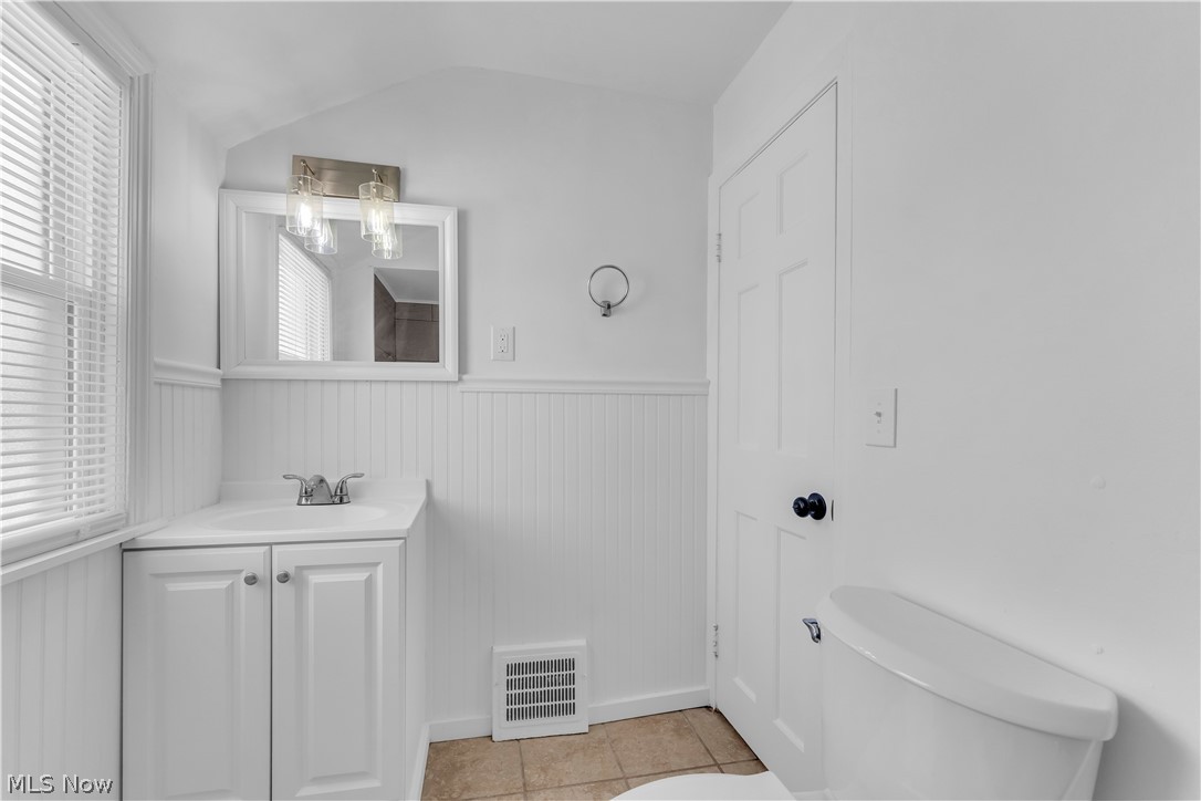 15803 Delrey Avenue Cleveland OH 44128