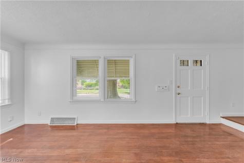 15803 Delrey Avenue Cleveland OH 44128
