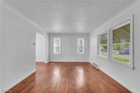 15803 Delrey Avenue Cleveland OH 44128