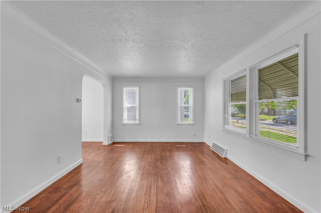 15803 Delrey Avenue Cleveland OH 44128