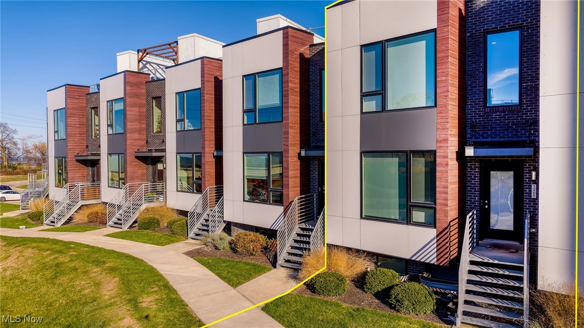 1260 W 70th Street Cleveland OH 44102