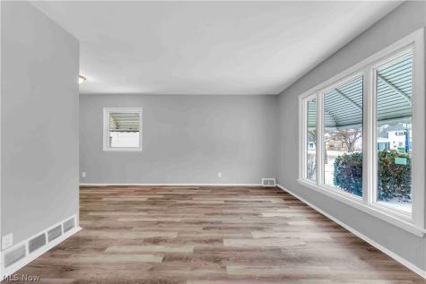 26450 Drakefield Avenue Euclid OH 44132