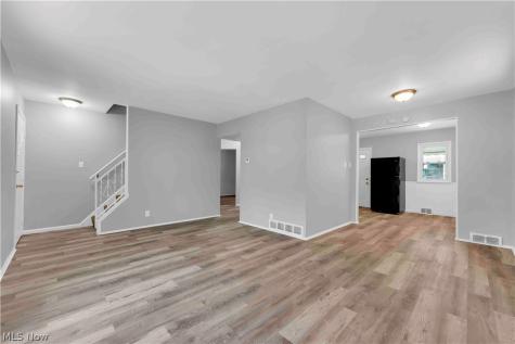 26450 Drakefield Avenue Euclid OH 44132