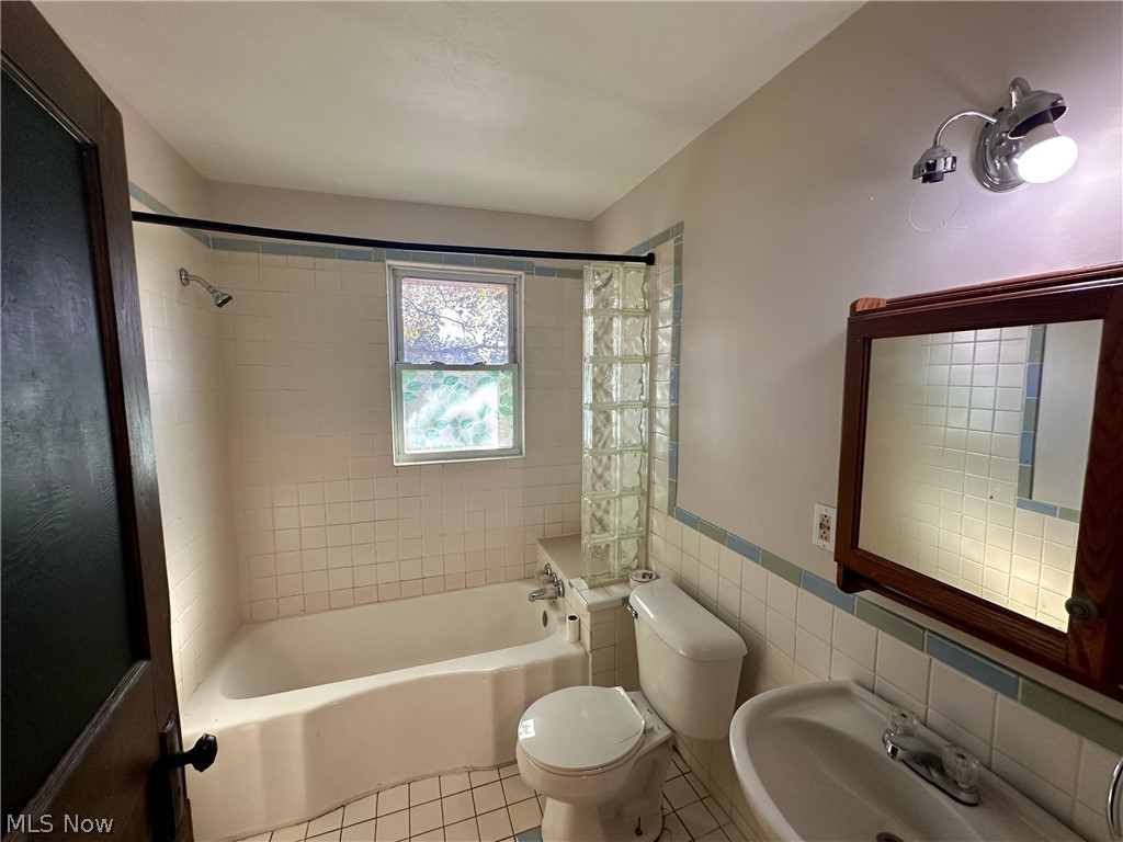 464 Crestwood Avenue Akron OH 44302