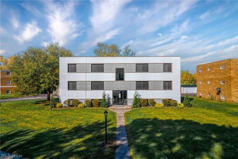 1673 Southbend Circle Rocky River OH 44116