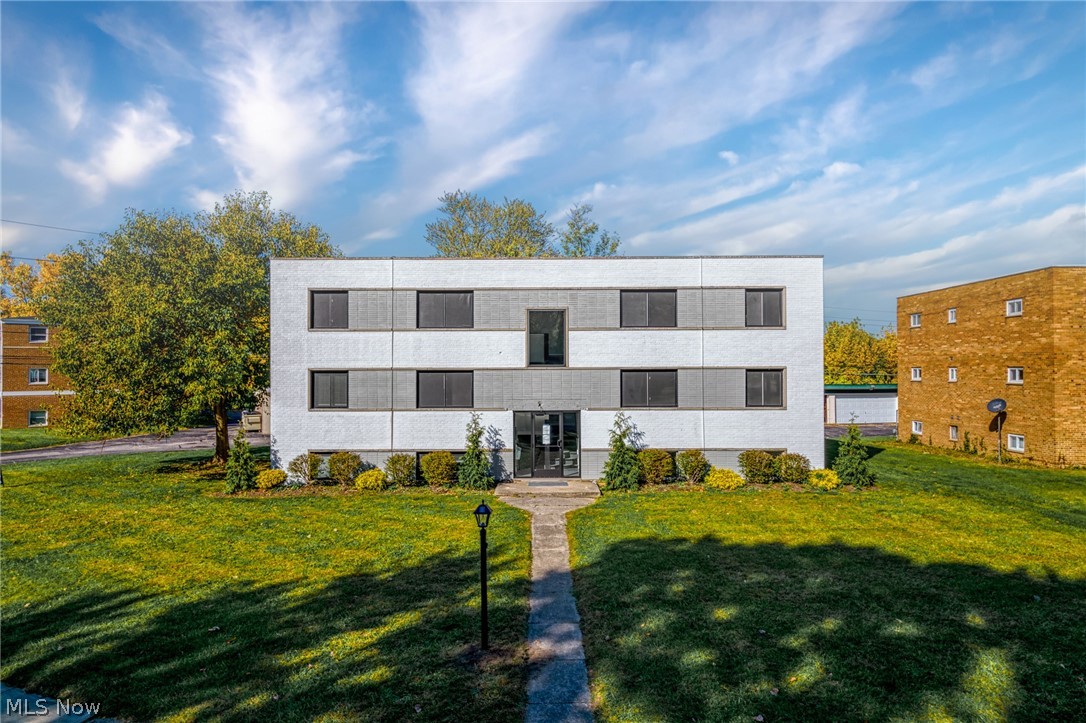 1673 Southbend Circle Rocky River OH 44116