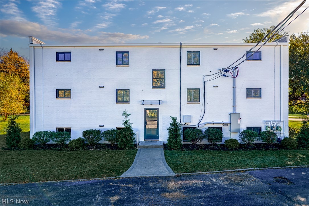 1673 Southbend Circle Rocky River OH 44116
