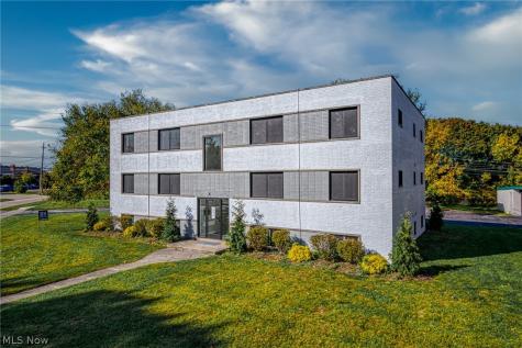 1673 Southbend Circle Rocky River OH 44116