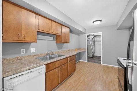 9582 Fernwood Drive Olmsted Falls OH 44138
