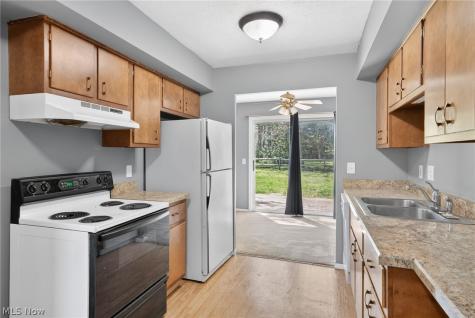 9582 Fernwood Drive Olmsted Falls OH 44138