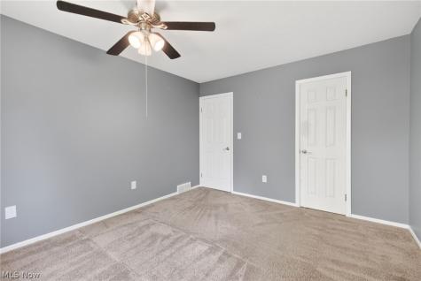 9582 Fernwood Drive Olmsted Falls OH 44138