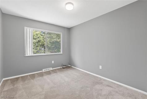 9582 Fernwood Drive Olmsted Falls OH 44138