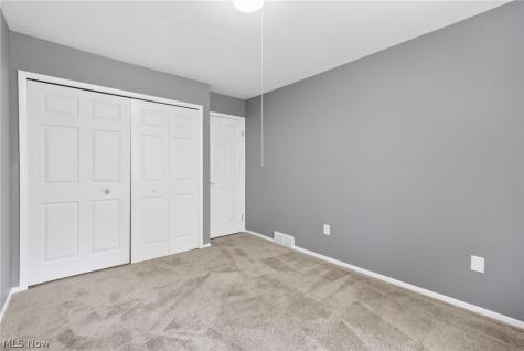 9582 Fernwood Drive Olmsted Falls OH 44138