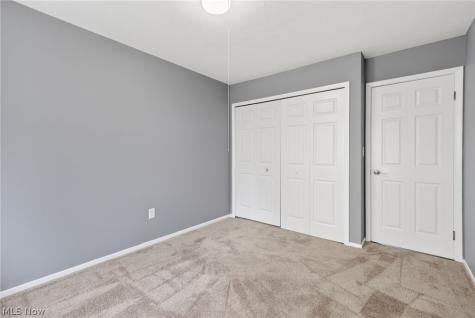 9582 Fernwood Drive Olmsted Falls OH 44138