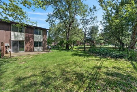 9582 Fernwood Drive Olmsted Falls OH 44138
