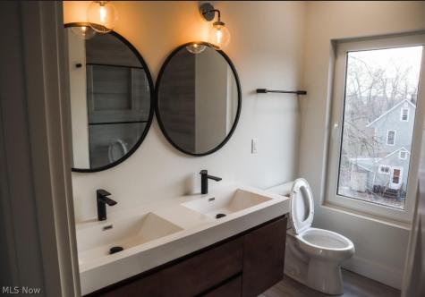 2476 Thurman Avenue Cleveland OH 44113