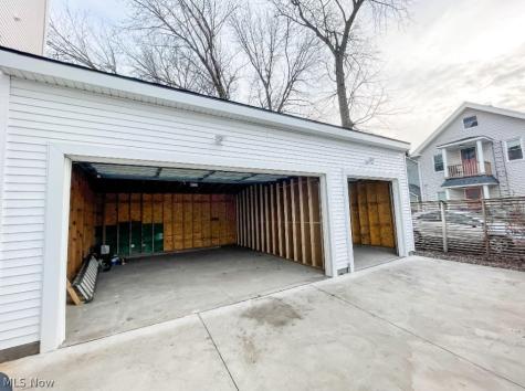 2476 Thurman Avenue Cleveland OH 44113