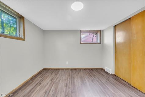 3460 Hetzel Drive Parma OH 44134