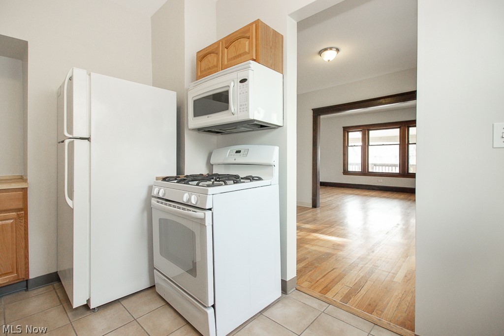 1295 Jackson Avenue Lakewood OH 44107