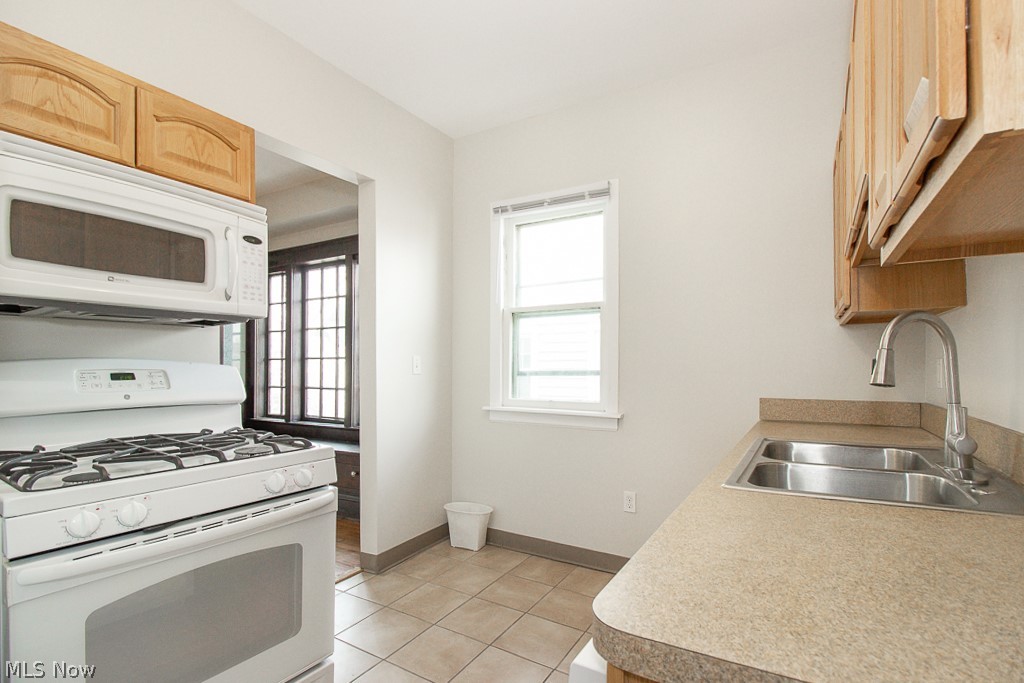 1295 Jackson Avenue Lakewood OH 44107