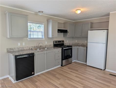 205 Brenthaven Street Elyria OH 44035