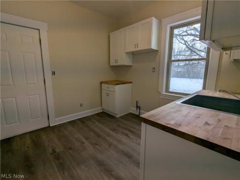 1467 W 84th Cleveland OH 44102