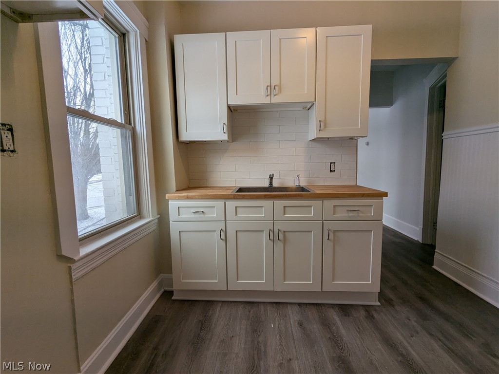 1467 W 84th Cleveland OH 44102