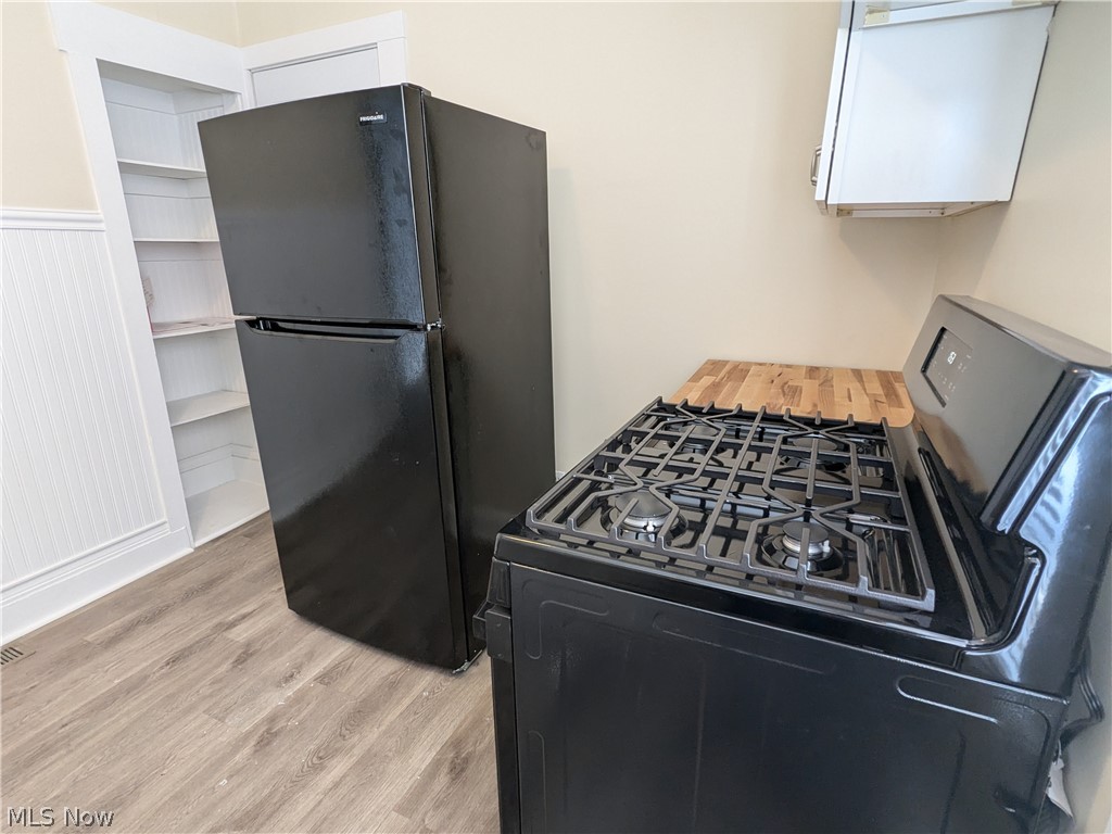 1467 W 84th Cleveland OH 44102