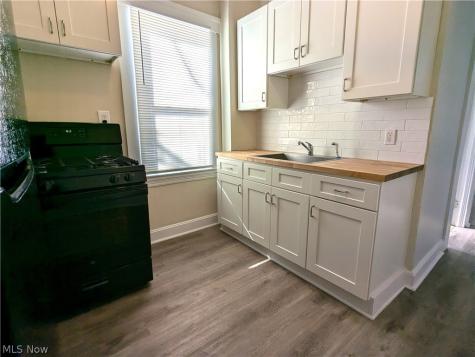 1467 W 84th Cleveland OH 44102