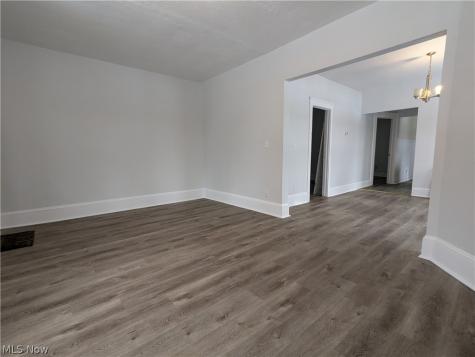 1467 W 84th Cleveland OH 44102