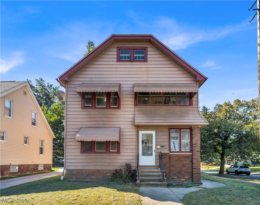 954 E 239th Street Euclid OH 44123