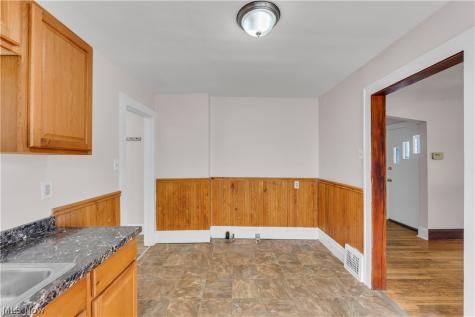 954 E 239th Street Euclid OH 44123